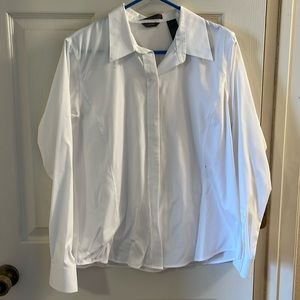 Liz Claiborne fitted white top. Women’s 12